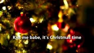 Owl City - Kiss Me Babe, It&#39;s Christmas Time (Lyrics)