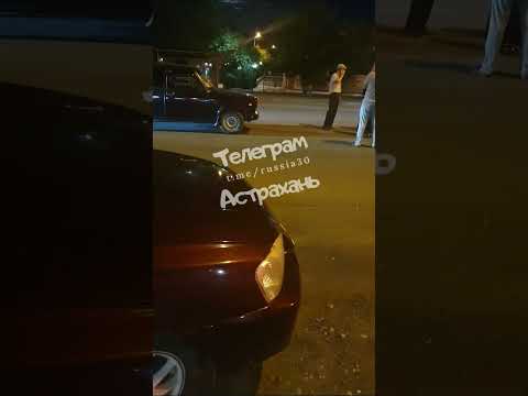 Сбили пешехода на улице Академика Королева в Астрахани. Лежит, ждем скорую помощь…