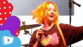 Tessa Violet Performs HER BOP &quot;Crush&quot; Live on the VidCon Festival Stage