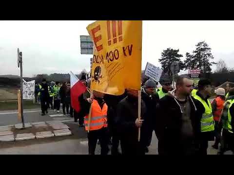 Protest mieszkańców na drodze krajowej nr 2 koło Kałuszyna