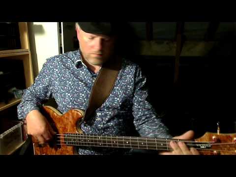 Rabbit by Chas & Dave - Bass Playalong snippet by Scott Whitley
