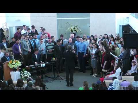 DUMINICA ÎNVIERII!CELUI ÎNVIAT MĂRIRE!CORUL BISERICII BETANIA!16 04 2017 A M