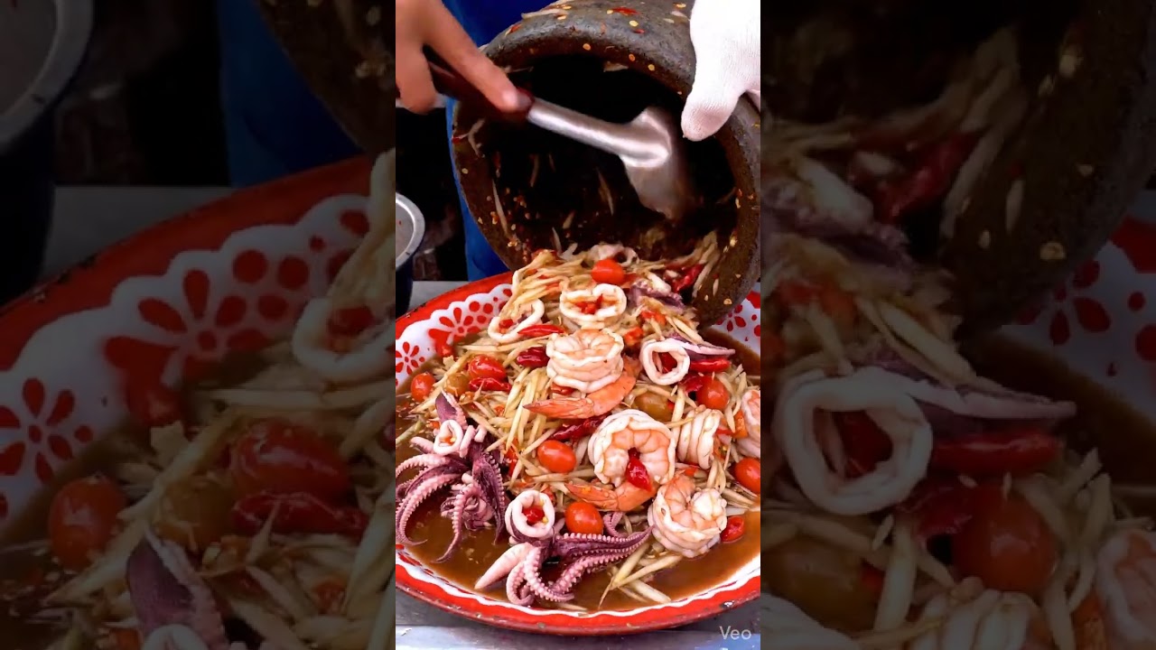 เห็นแล้วน้ำลายแตก ส้มตำถาดนี้แซ่บเกินเบอร์