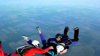 preview picture of video 'Kait's second skydive at Grand Bend Ontario'