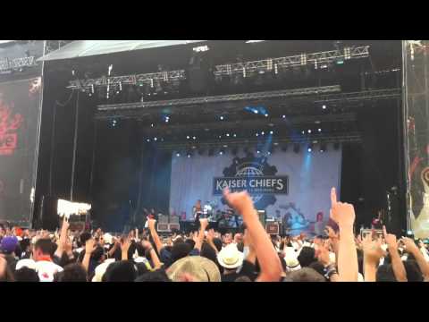 Kaiser Chiefs - Alive 2011