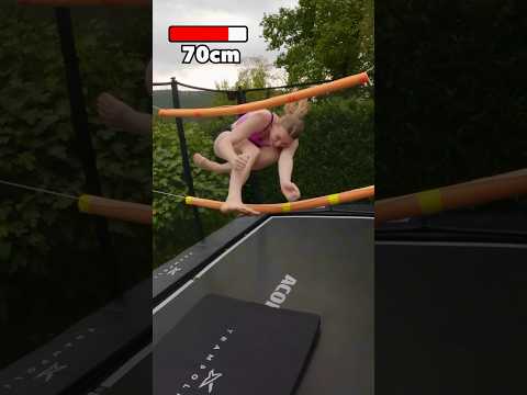Kann ich DURCH diesen WINZIGEN SPALT SPRINGEN?🥴 #turnen #challenge #trampolin