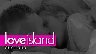 Erin and Eden&#39;s first steamy kiss | Love Island Australia 2018