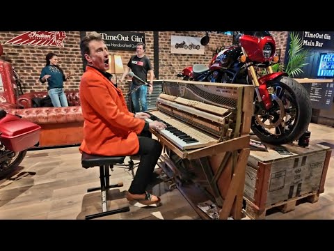 Man's World Expo (2025) Nico Brina - boogie woogie piano