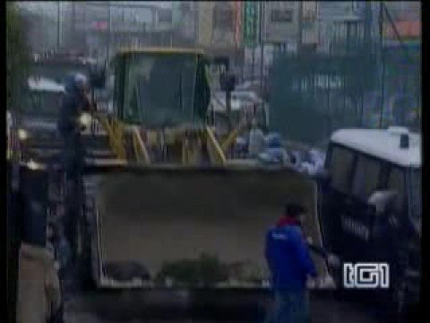 Napoli: 37 arresti per scontri Pianura, anche assessore