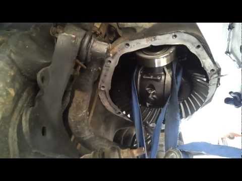 Installing pinion seals in a 2001 Dodge 4x4 Ram 1500 Dana44