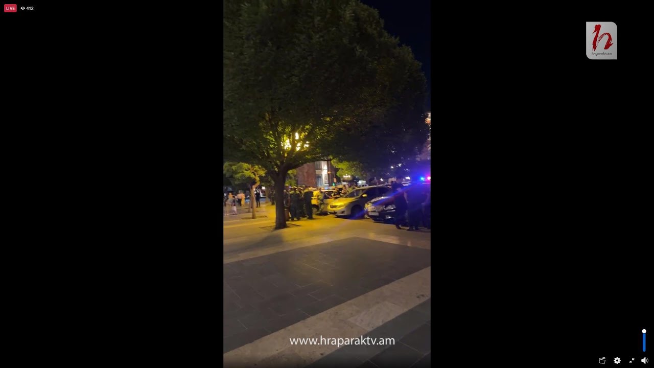 #Ուղիղ. Արցախցիները հավաքվել են կառավարության դիմաց նստացույցի