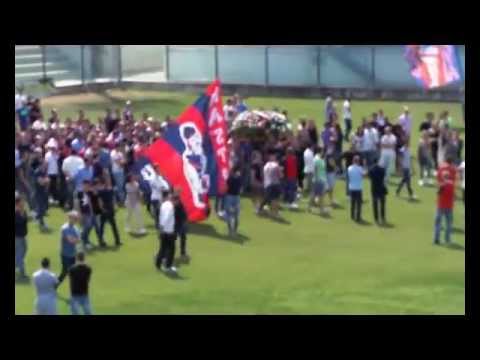 VIDEOCROTONETV.IT l'ultimo saluto al tifoso del Crotone Francesco Livadoti