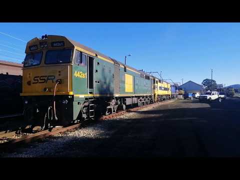 442S1 shunting at Eskbank NSW precinct. 21st June 2019