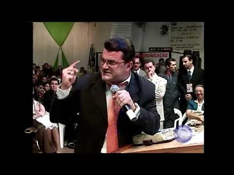 Benhour Lopes GIDEÕES 2007 | Sarando a terra para recolher os rabiscos.