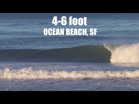 Surfer punkten am Ocean Beach mit soliden Wellen