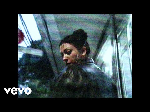 Mon Laferte - Amantes Suicidas (Lyric Video)