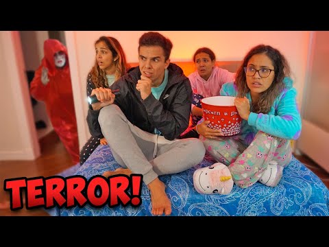 FIZEMOS UMA NOITE DO PIJAMA DE TERROR E ALGO BIZARRO ACONTECEU! - (TENSO!)