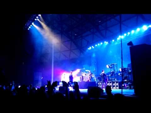 Papa Roach feat. Maria Brink - "Gravity" [Live 2015]