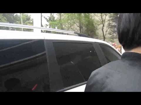 05/03/13 Kai, Xiumin, Lay (SM bldg)