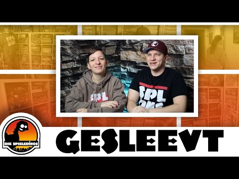 Gesleevt neue Brettspiele im Regal mit: merv / Dice Throne Adventures / Dark Rituals und 20 weiteren