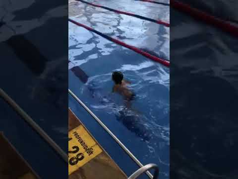 MERGULHO NA PISCINA