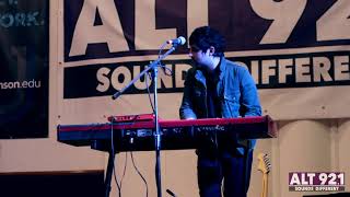 Spoon Performs &quot;Rainy Taxi&quot; In the Alt 92.1 Radio Theater