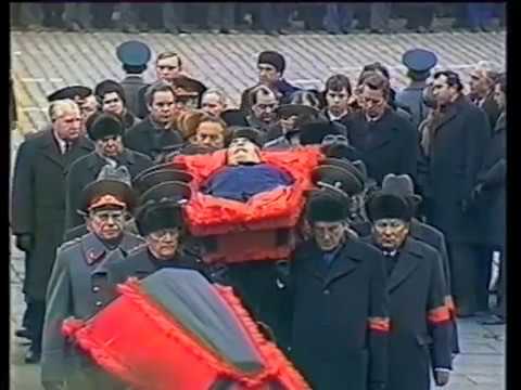 похороны леонида ильича брежнева. похороны брежнева уронили. похороны брежнева 1982. похороны леонида ильича брежнева. брежнева галина похороны похороны.