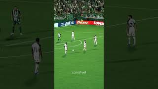 Garro sofre falta, bate no travessão e quase abre placar para o Corinthians contra a Chapecoense