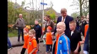 preview picture of video 'Koning Willem-Alexander keert terug in Ens'