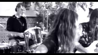 Ella Baila Sola Lo Echamos A Suertes video oficial)