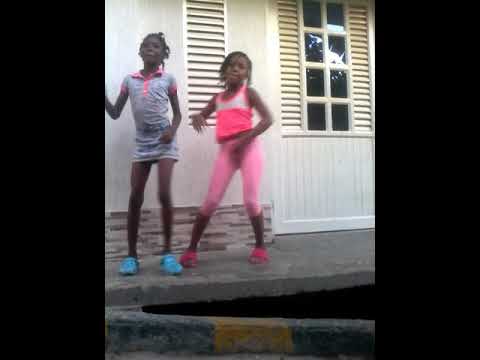 Yulieth y Angélica Bailando TUMACO PA LOCO