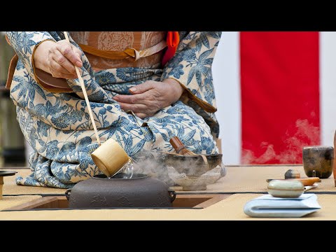 海外旅行者を魅了する日本文化：茶道と着物　（Japanese Tea Ceremony and Sweets Making in a Kimono）