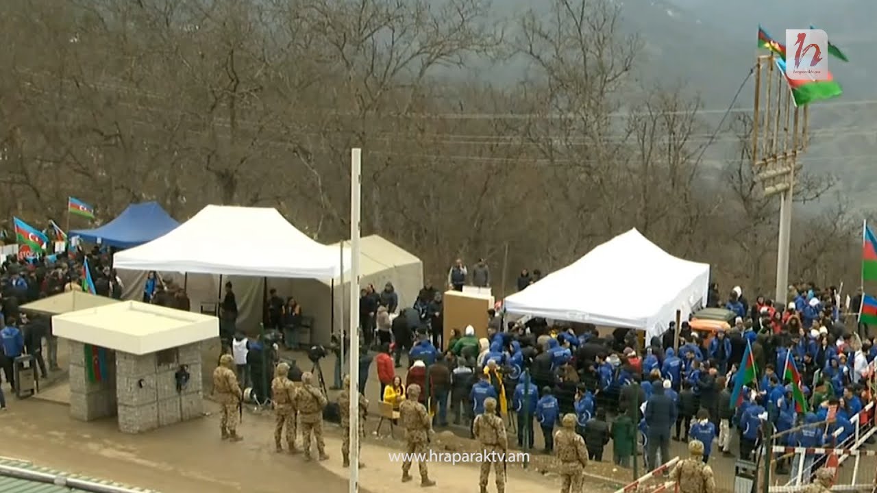 Արբեջանցիները բացում են ճանապարհը