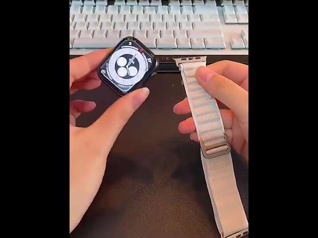 Vídeo relacionado con MWOOT Juego de 5 Charm para Correa Compatible con Apple Watch Series 10 9 8 7 6 5 4 3 2 1 SE Band , Anillos y Bucles Decorativos (Sin Correa), Charm de Letra M