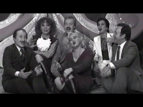Ünlüler Korosu - Beyoğlu'nda Gezersin (1981) | TRT Arşiv