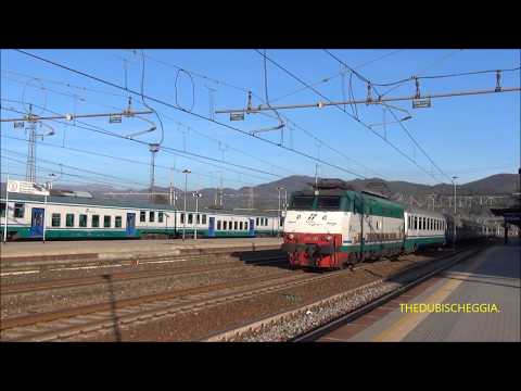 TRANSITI NELLA STAZIONE DI ARQUATA SCRIVIA. (AL) MERC. 15 - 4 - 2015.