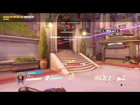 Brigitte passando o rodo