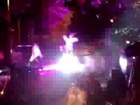 Red Chic Party: Kelly Joyce