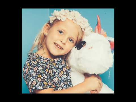 Lucilla Bellinga - Modeshow lyrics