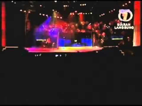 Jacklyn Victor Jatuh Tergolek Atas Pentas