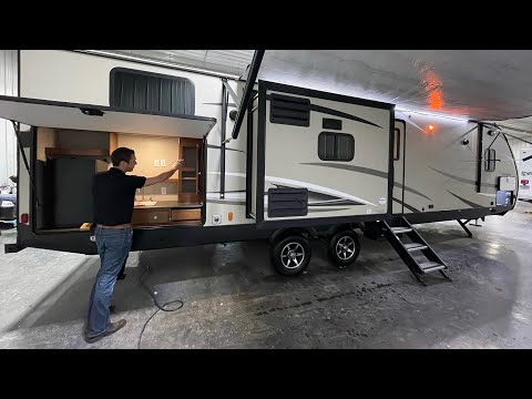 American Made Bunk House!!  2018 Coachmen Patriot 320BHDS