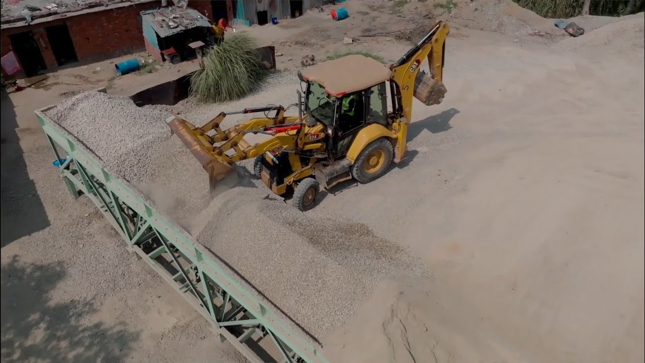 Cat® 424 Backhoe Loader Customer Story - Deepak Giri - 9,000 hours of use (India)