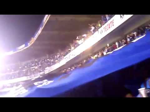 "Almohada" Barra: La Resistencia Albiazul &bull; Club: Querétaro