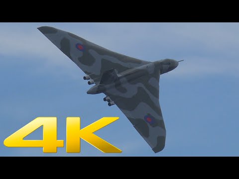 4K | British Vulcan bomber air display at Farnborough Airshow 2014