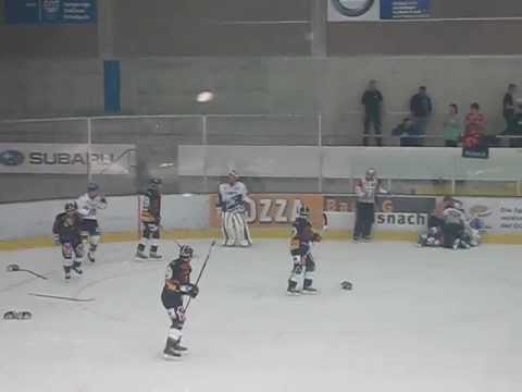 Kleine Schlägerei beim Spiel Adler Mannheim vs SC Bern 3:4 ( Penaltyschiessen)