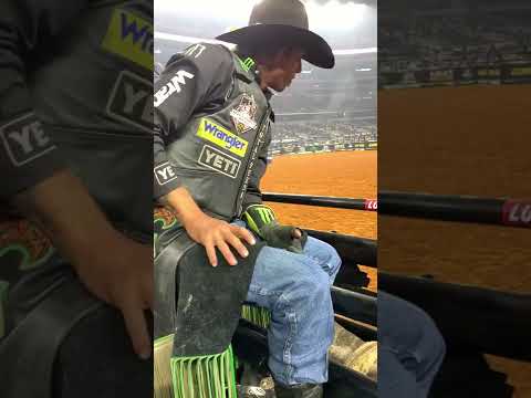 FROM THE CHUTES: J.B. Mauney vs Shownuff