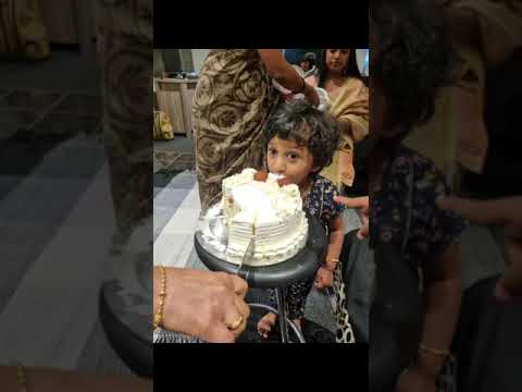 When baby want the whole cake #cakecutting #birthdaycelebration #mallukids #babyvideos #babygirl