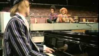Elton John - 25/12/1977 - BBC Morecambe &amp; Wise - Shine On Through
