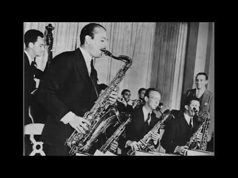 At The Codfish Ball - Tommy Dorsey And His Clambake Seven feat. Edythe Wright