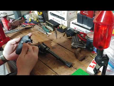 Pachmayr Decelerator grip installed on a Ruger Super Blackhawk.